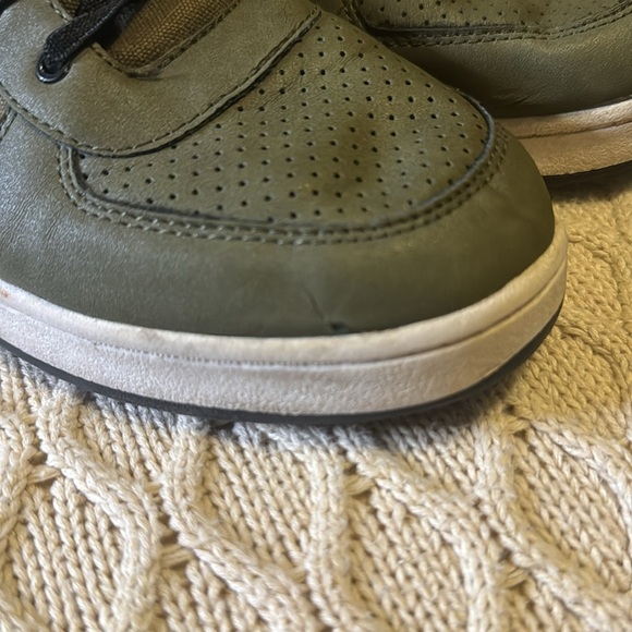 Boys Old Navy Size 6 Sneakers Green Camouflage - Picture 9 of 9